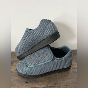 Silverts Men's Extra Extra Wide Slip Resistant Slippers in steel blue size 8M/